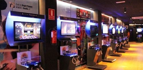 Hotel de Benidorm con sala de videojuegos para adolescentes